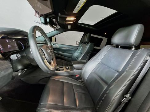 Used 2017 Jeep Grand Cherokee Limited image 25