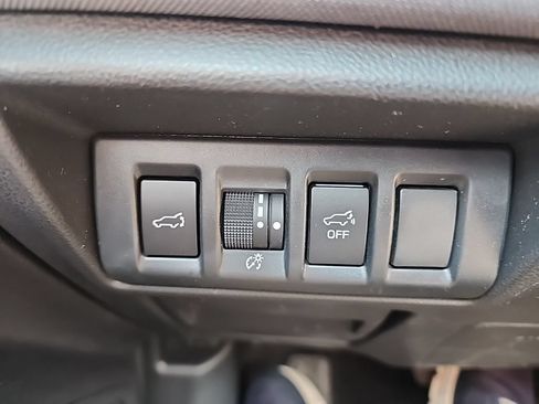 Used 2024 Subaru Outback Premium AWD/4WD image 6