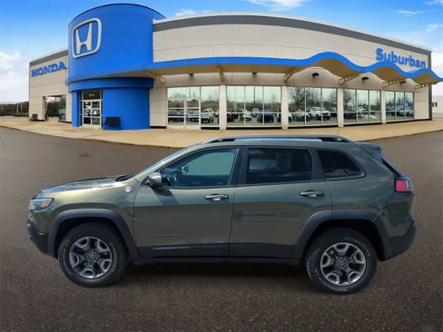 Used 2019 Jeep Cherokee Trailhawk w/ Cold Weather Group image 5