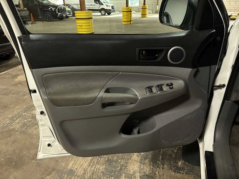 Used 2010 Toyota Tacoma 4x4 Double Cab image 28