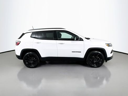 Used 2025 Jeep Compass Latitude w/ Altitude Special Edition image 6