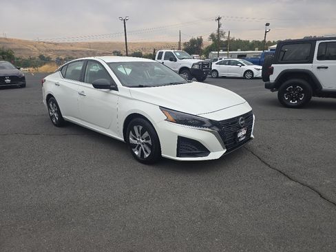 Used 2024 Nissan Altima 2.5 S FWD image 1