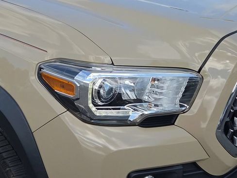 Used 2019 Toyota Tacoma TRD Off-Road AWD/4WD image 10