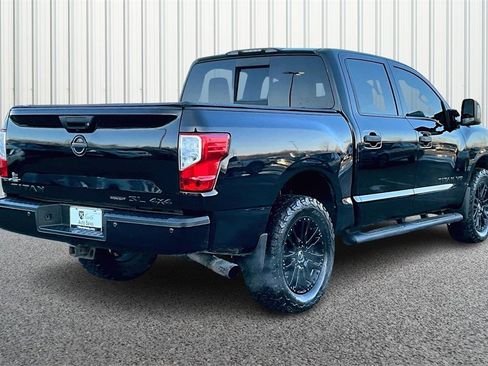 Used 2018 Nissan Titan SV image 6