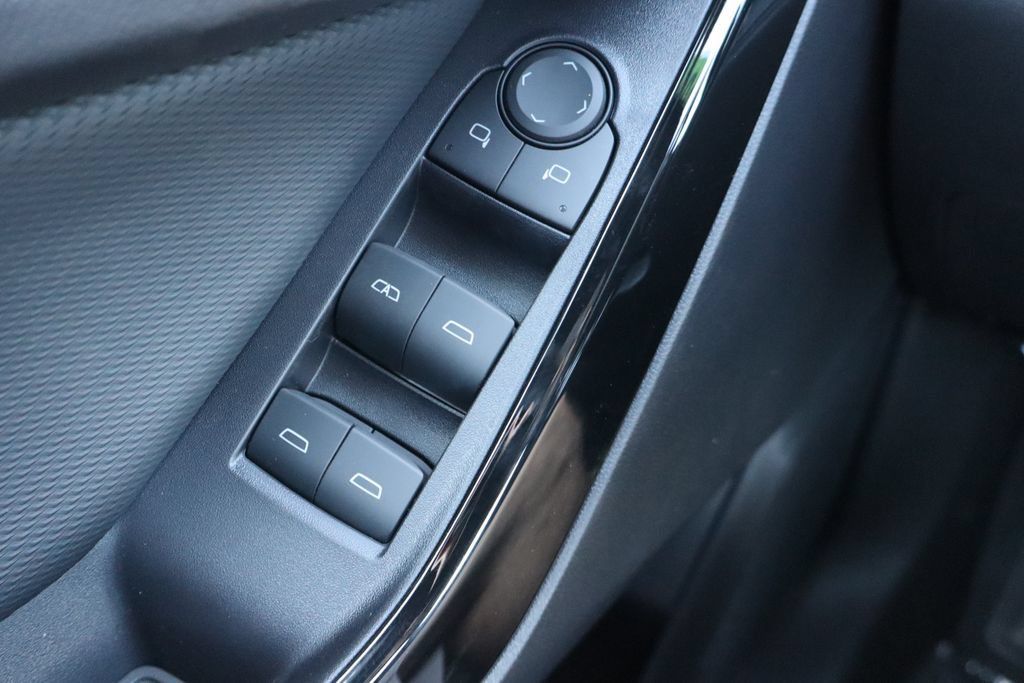 New 2027 Chevrolet Equinox LT FWD image 15