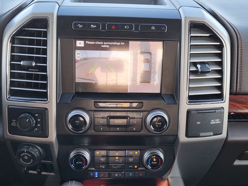 Used 2019 Ford F150 King Ranch w/ Equipment Group 601A Luxury AWD/4WD image 18