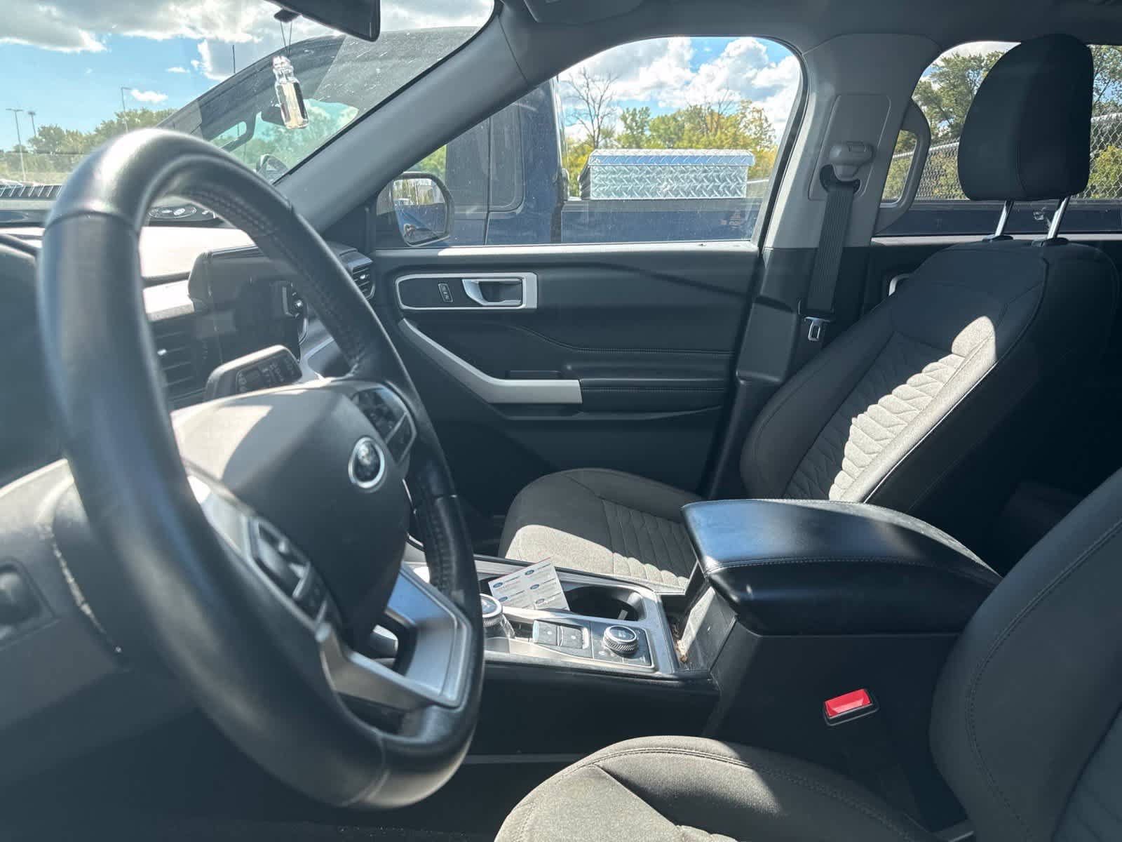 Used 2021 Ford Explorer XLT AWD/4WD image 31