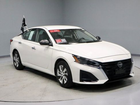 Certified 2024 Nissan Altima 2.5 S image 1