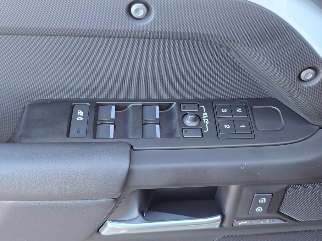 Used 2025 Land Rover Defender 110 S AWD/4WD image 32