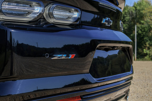 Used 2019 Chevrolet Camaro ZL1 w/ LPO, ZL1 Protection Package RWD image 90