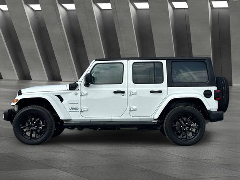 Used 2023 Jeep Wrangler Sahara image 7