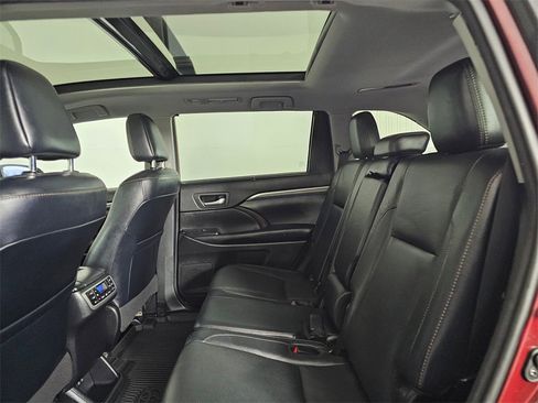 Used 2018 Toyota Highlander Limited Platinum image 19