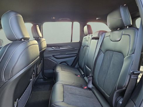 New 2025 Jeep Grand Cherokee Altitude AWD/4WD image 10
