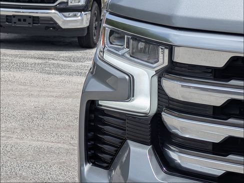 Used 2025 Chevrolet Silverado 1500 High Country AWD/4WD image 13