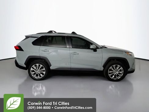 Used 2022 Toyota RAV4 XLE Premium AWD/4WD image 19