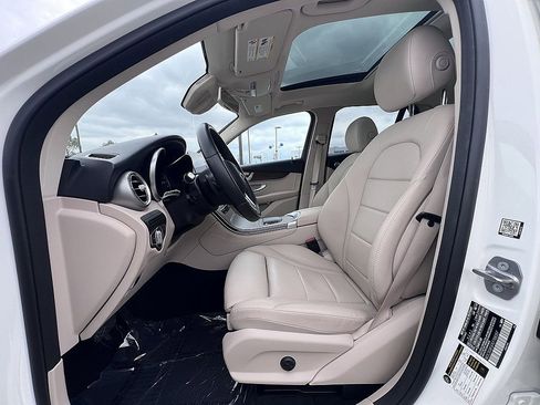 Used 2020 Mercedes-Benz GLC 300 4MATIC image 24