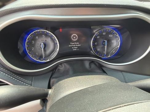 Used 2022 Chrysler Pacifica Touring-L FWD image 10