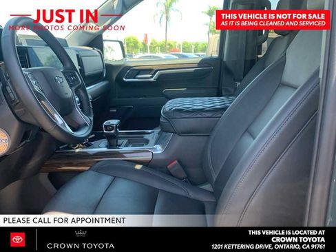 Used 2025 Chevrolet Silverado 1500 LT Trail Boss w/ Convenience Package II AWD/4WD image 9