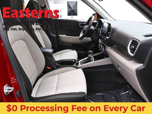 Used 2025 Hyundai Venue SEL FWD image 24