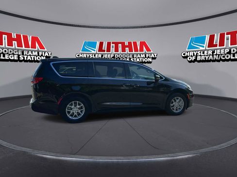 New 2026 Chrysler Pacifica Select FWD image 8