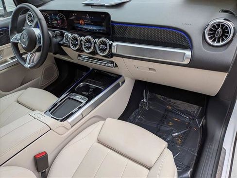 Certified 2025 Mercedes-Benz GLB 250 image 21
