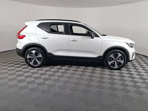 Certified 2026 Volvo XC40 B5 Plus AWD/4WD image 8