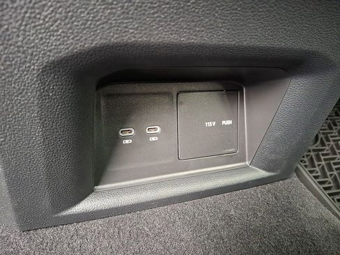 Used 2023 Volkswagen Atlas Cross Sport SEL image 11