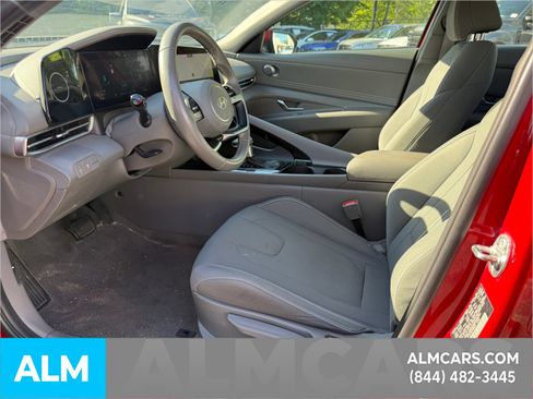 Used 2025 Hyundai Elantra SEL FWD image 11