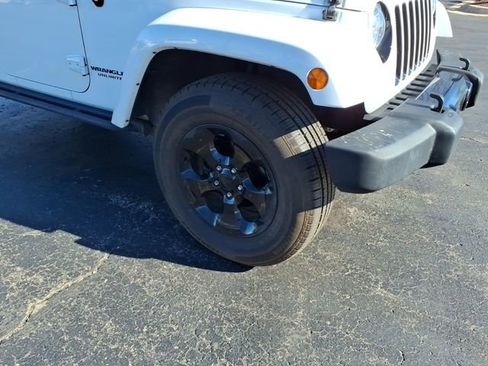 Used 2015 Jeep Wrangler Unlimited Sahara image 4