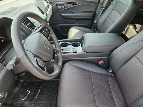 Used 2026 Honda Ridgeline Black Edition image 9