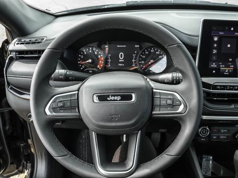 Used 2024 Jeep Compass Latitude w/ Convenience Group image 22