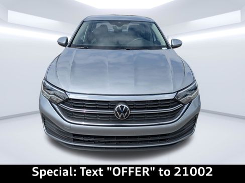 Used 2024 Volkswagen Jetta SE image 8