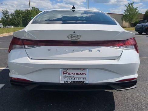 Used 2022 Hyundai Elantra SEL w/ Cargo Package FWD image 5