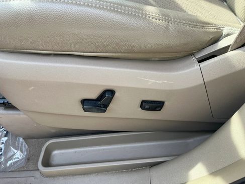 Used 2015 Chrysler Town & Country Touring-L w/ Driver Convenience Group FWD image 13