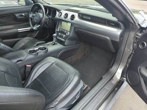Used 2018 Ford Mustang Convertible w/ Equipment Group 101A RWD image 29