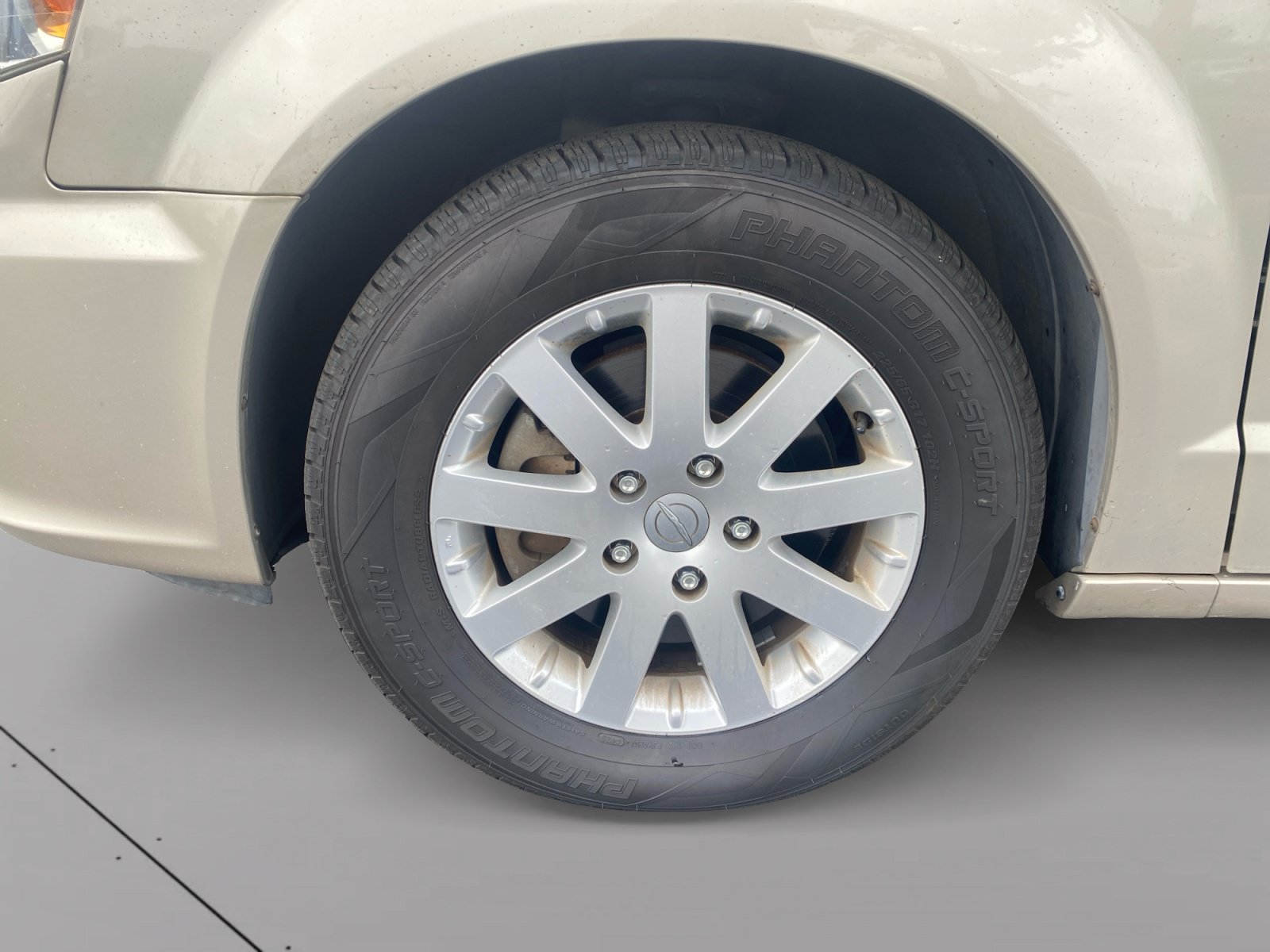 Used 2016 Chrysler Town & Country Touring FWD image 26