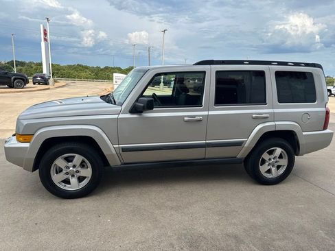 Used 2008 Jeep Commander Sport RWD image 4