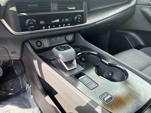 Used 2024 Nissan Rogue SV FWD image 35