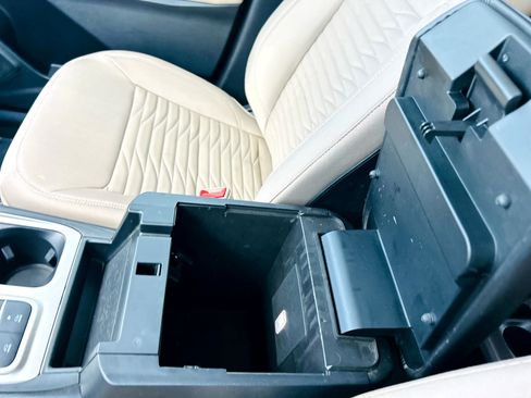 Used 2020 Ford Explorer XLT image 41