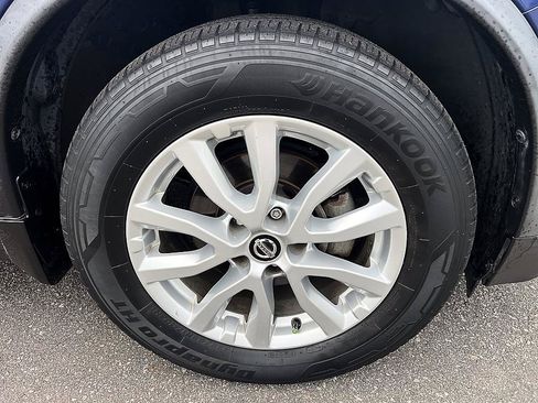 Used 2019 Nissan Rogue SV FWD image 12