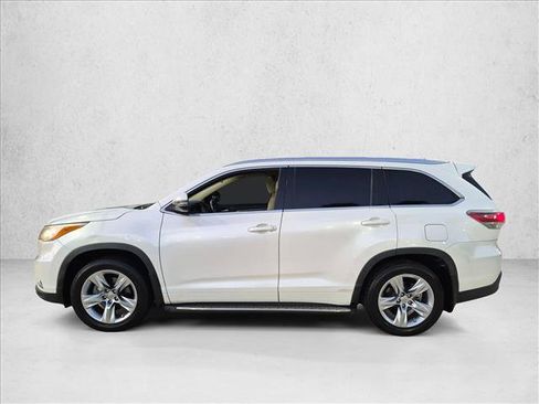 Used 2015 Toyota Highlander Limited Platinum AWD/4WD image 8