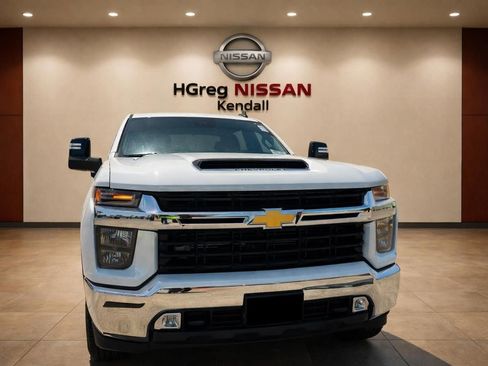 Used 2024 Chevrolet Silverado 2500 LT w/ Convenience Package image 2