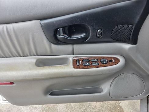 Used 2003 Buick Regal LS w/ LS Luxury Plus Package FWD image 14