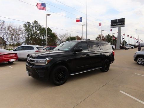 Used 2022 Ford Expedition Max XLT image 2