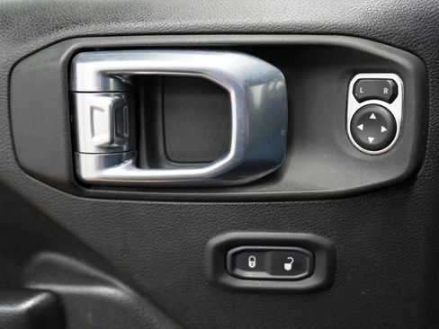 Used 2021 Jeep Wrangler Unlimited Sport AWD/4WD image 17