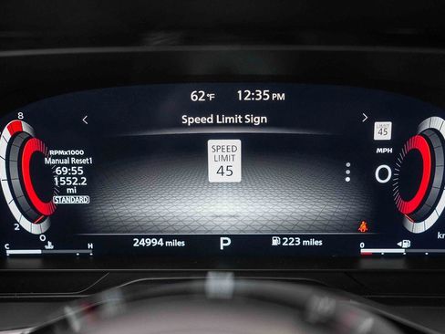 Used 2024 Nissan Pathfinder Platinum image 21