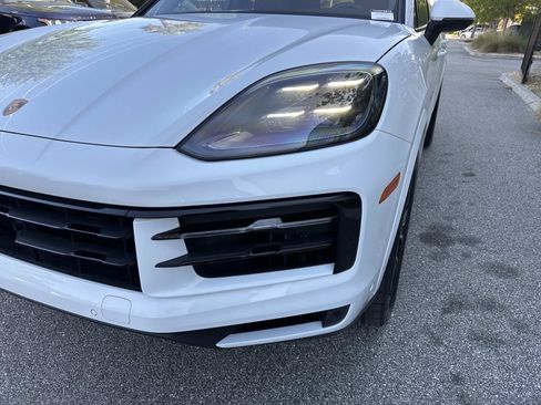 Used 2024 Porsche Cayenne Coupe AWD/4WD image 9