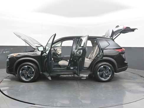 Used 2025 Nissan Rogue SV FWD image 46