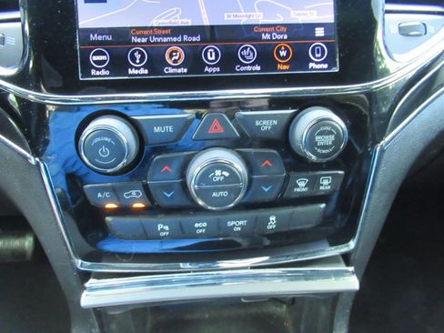 Used 2019 Jeep Grand Cherokee Trailhawk w/ Trailhawk Luxury Group AWD/4WD image 30