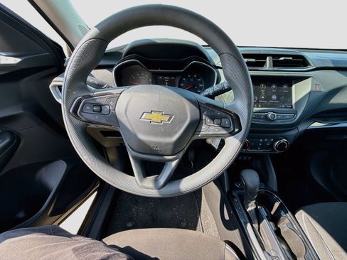 Used 2023 Chevrolet TrailBlazer LS FWD image 12